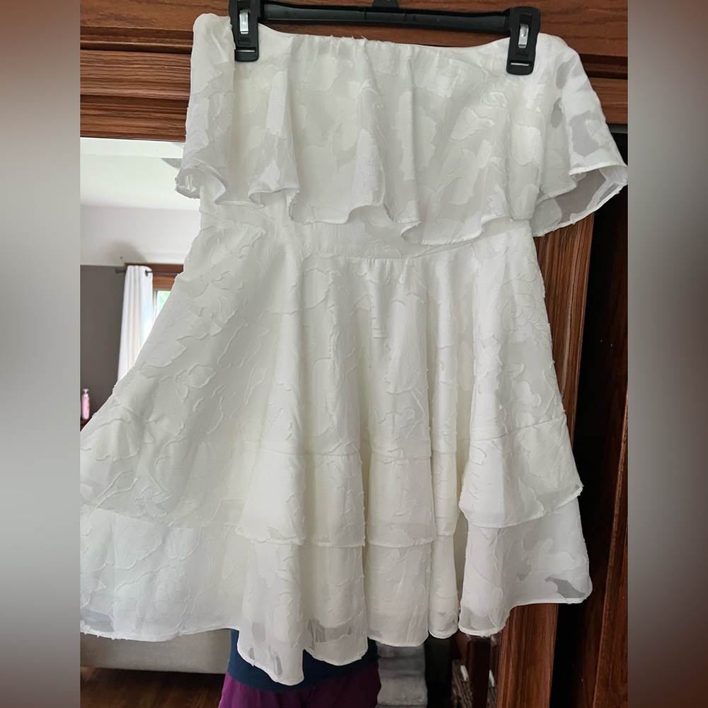 Lulu's White Floral Strapless Dress